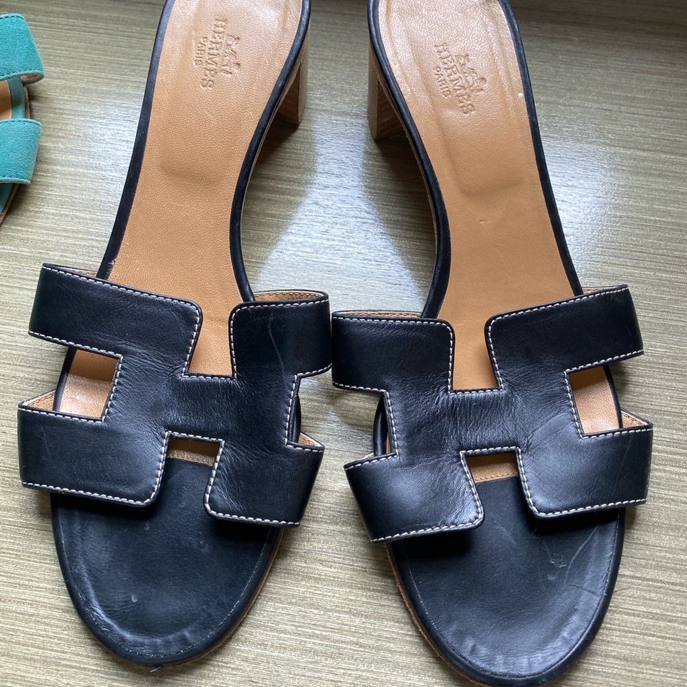 Hermes Oasis slides. Black leather w white stitching AUTHENTIC.